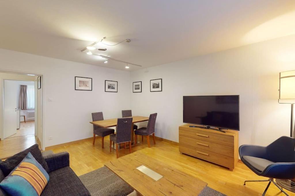 Terrific 2bd Flat Near Center And - 5 *