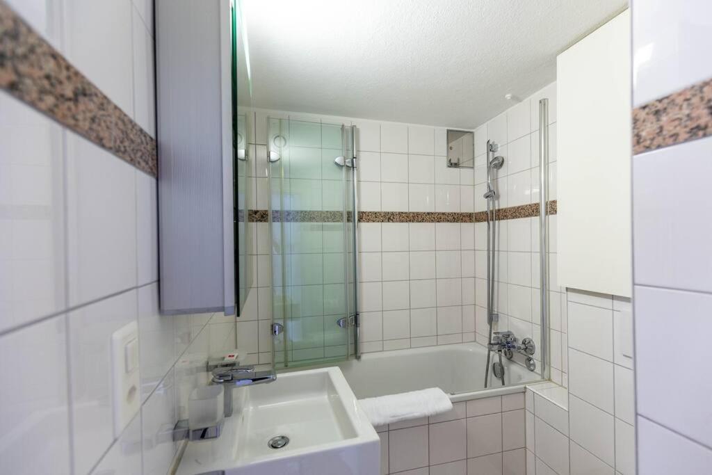 Charming In Old Town - Uz7