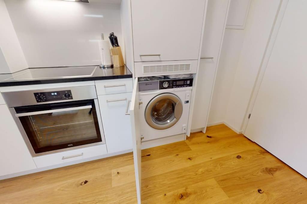 Amazing In Centre - Sun8