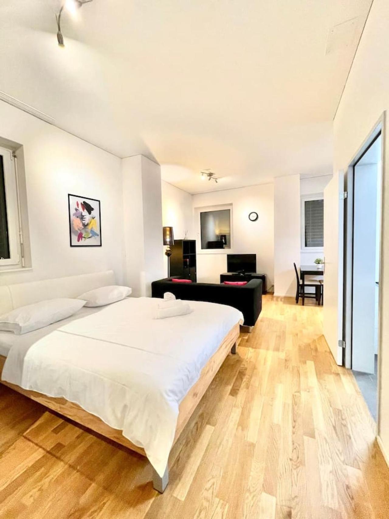 Apartment Dream Sh04l *