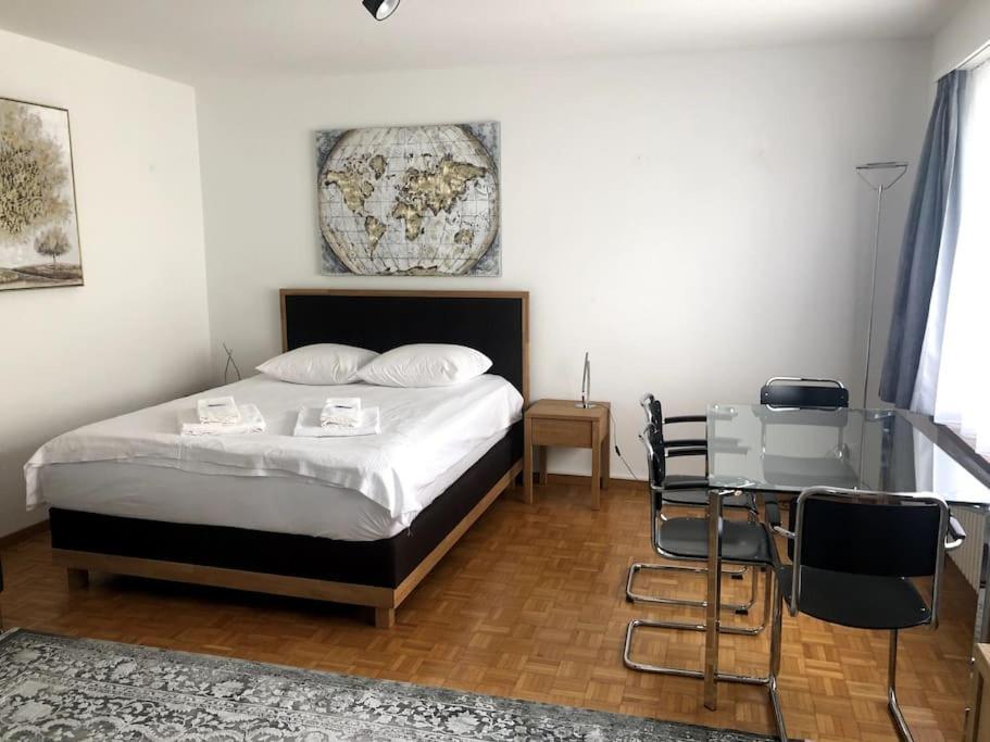 Bright And Quiet In The Center - Sky1 * Zurich