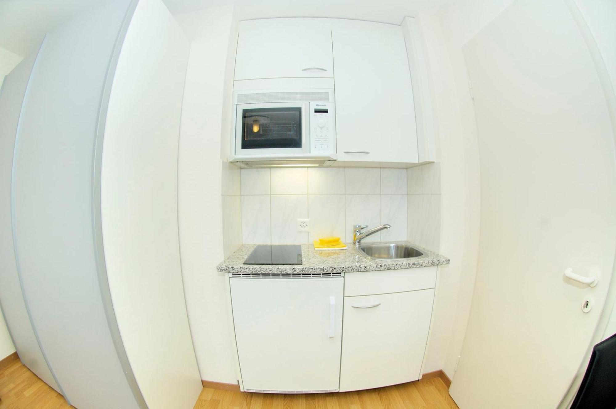 Lovely In The Center - Crown 44