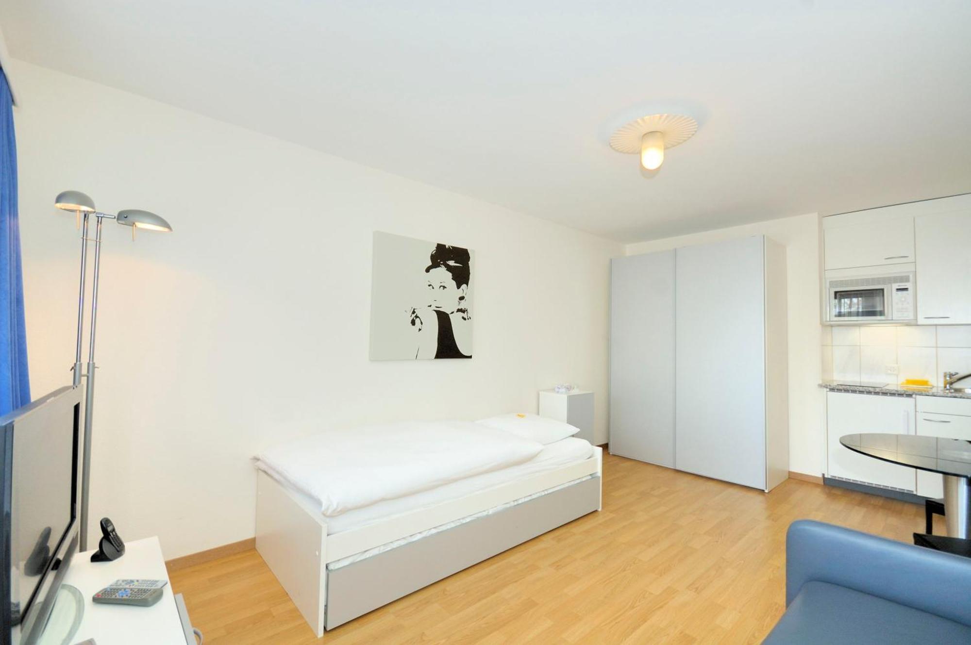 Lovely In The Center - Crown 44 Zurich