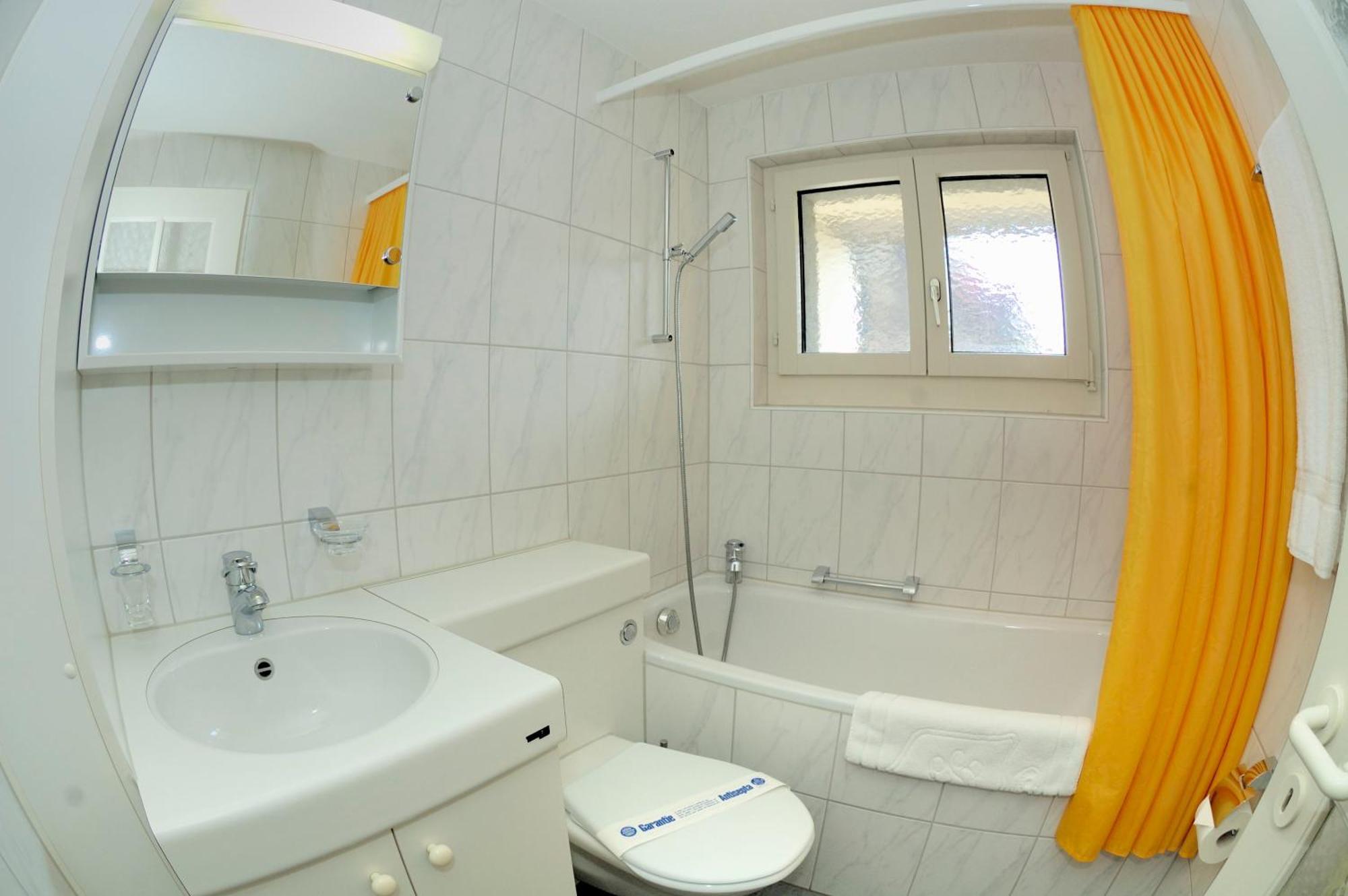 Lovely In The Center - Crown 44 * Zurich