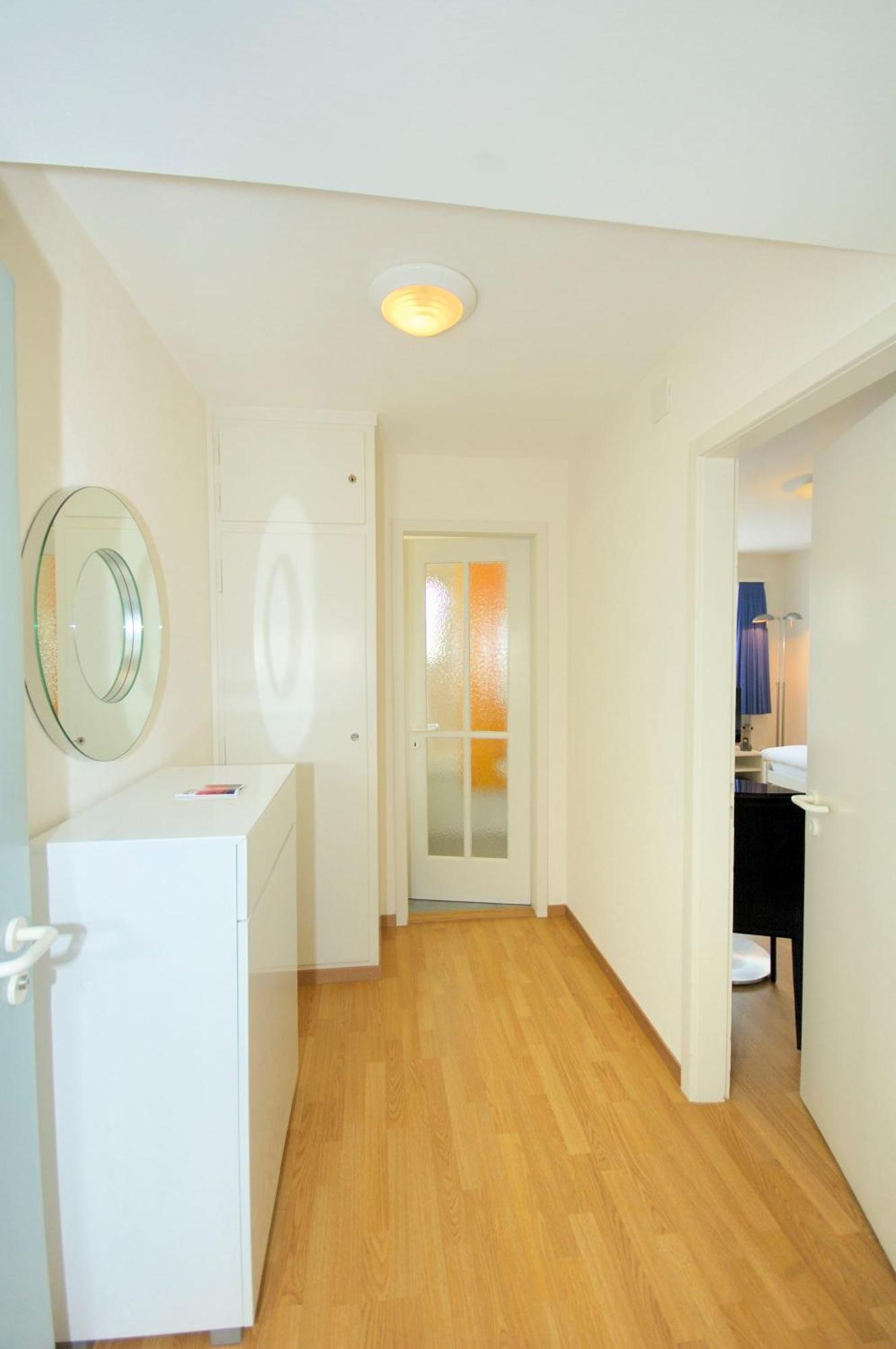 Lovely In The Center - Crown 44 Apartment *