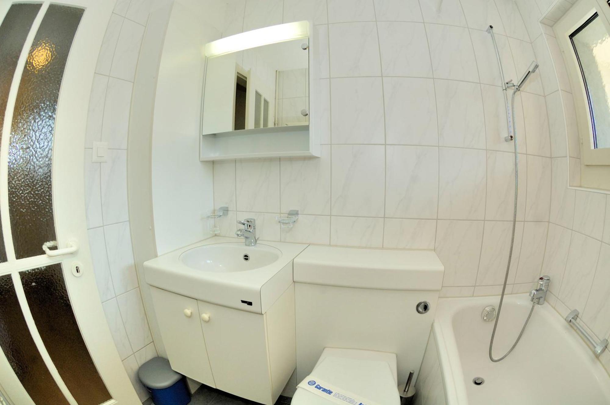 Lovely In The Center - Crown 44 Apartment