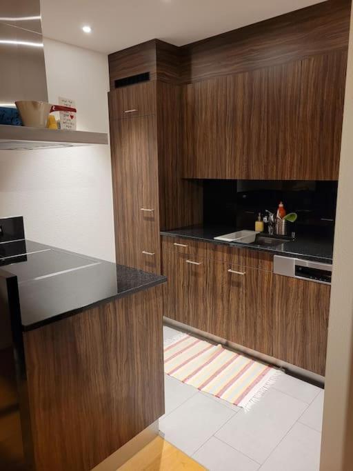 Cosy & Central, Lovely Terrace Over River & Park Apartment *