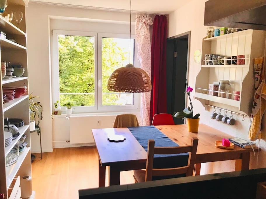 Cosy & Central, Lovely Terrace Over River & Park Apartment *