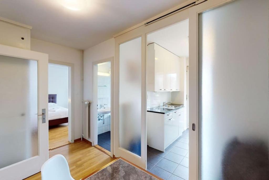 Very Spacious In Center - Parkview 4