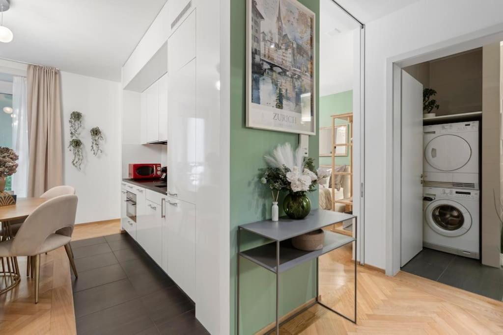 Boutique Luxury I Location I Freeparking I Private Terrace I Ac I Fast Wifi Apartment *