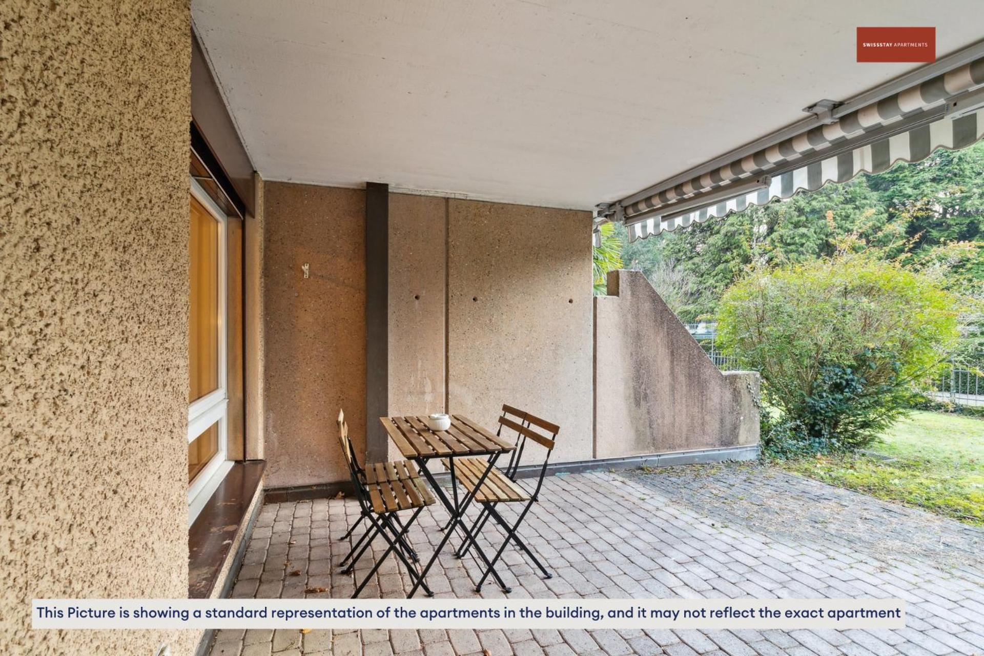 Spacious In Apartment *