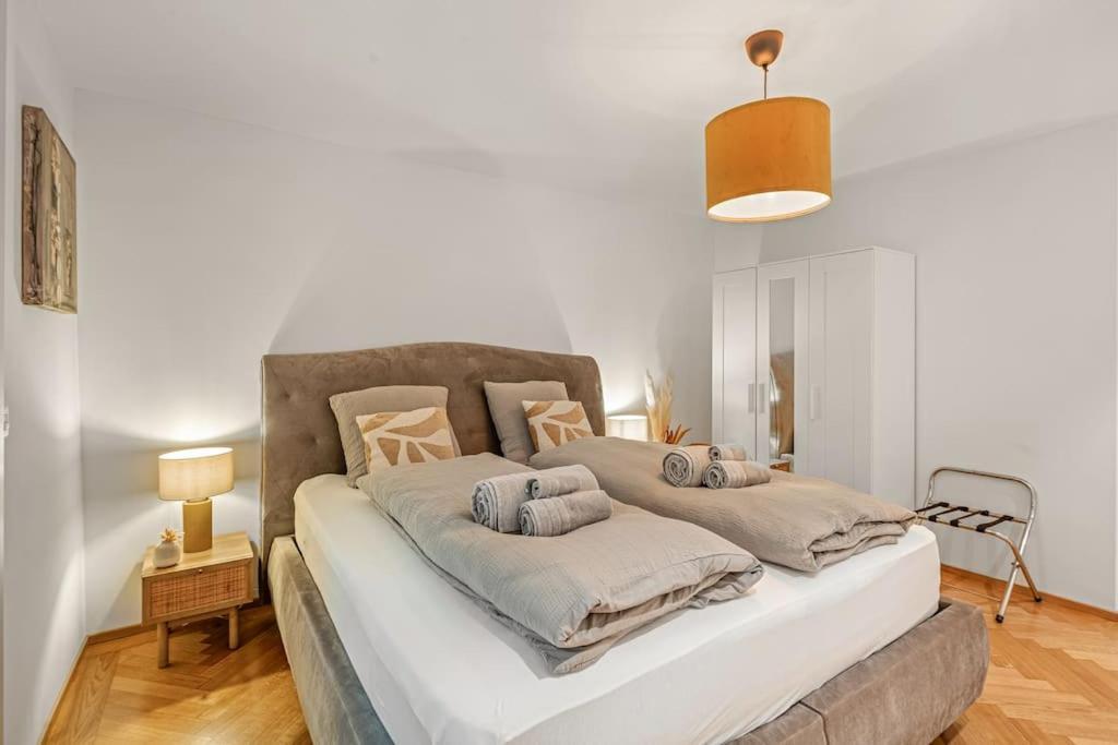 Im Stadtzentrum Gelegenes Mit Kingsize Bed Apartment