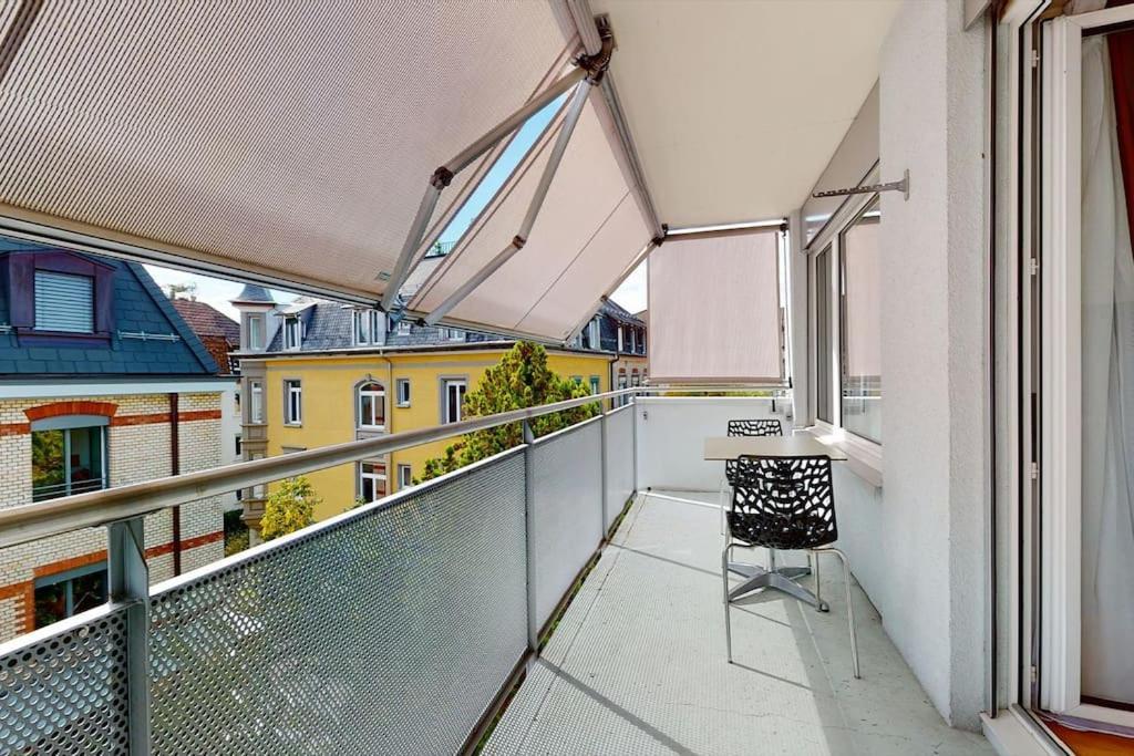 Very 1br Flat With Sunny Balcony - Sky4 Apartment