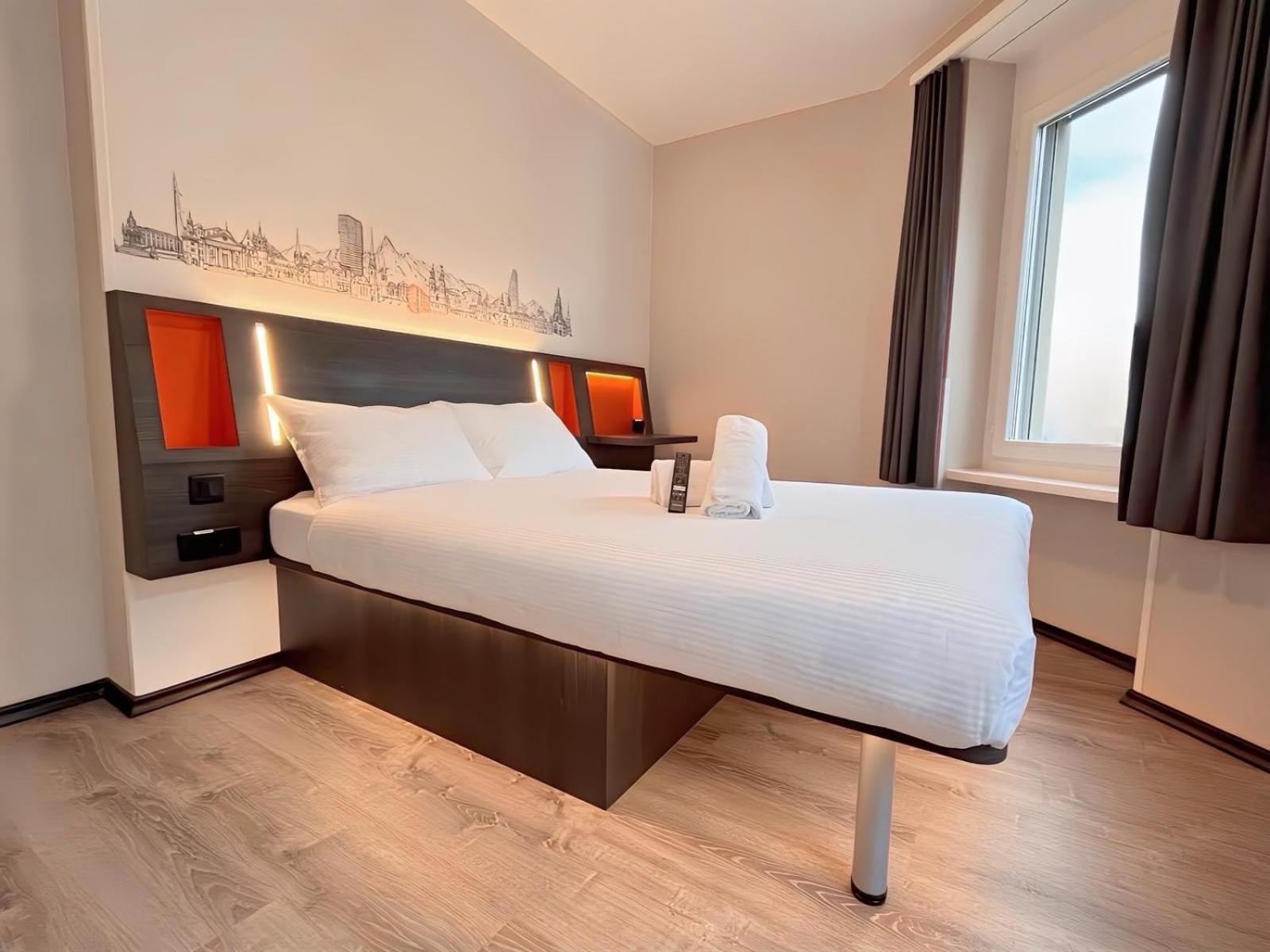 Easyhotel Main Station