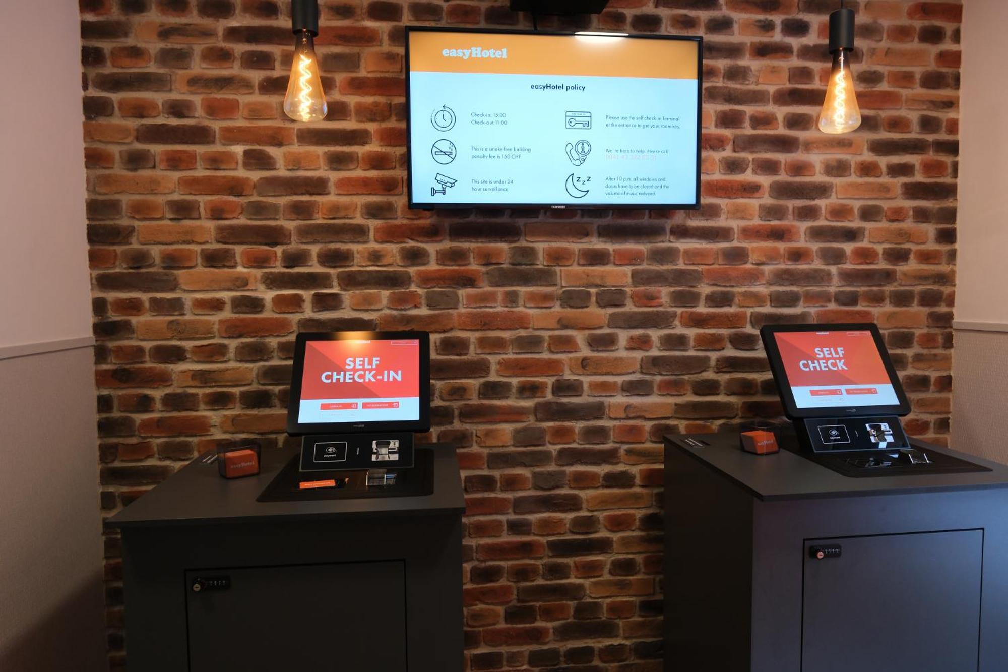 Easyhotel Main Station Hotel *