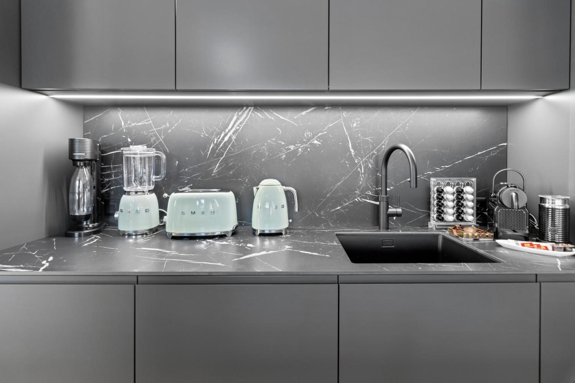 Apartment Bahnhofstrasse Designer Penthouse Private Rooftop Zurich