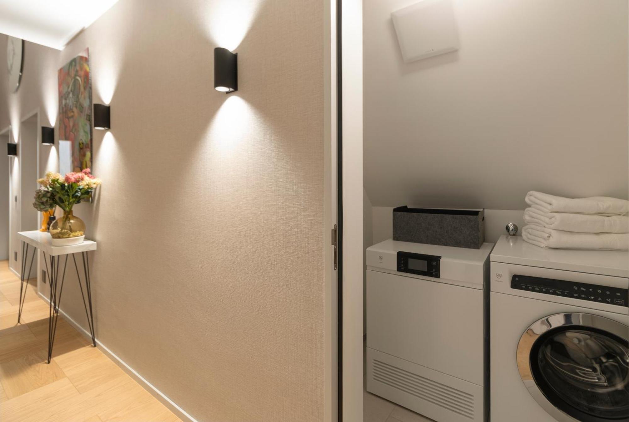 Bahnhofstrasse Designer Penthouse Private Rooftop *