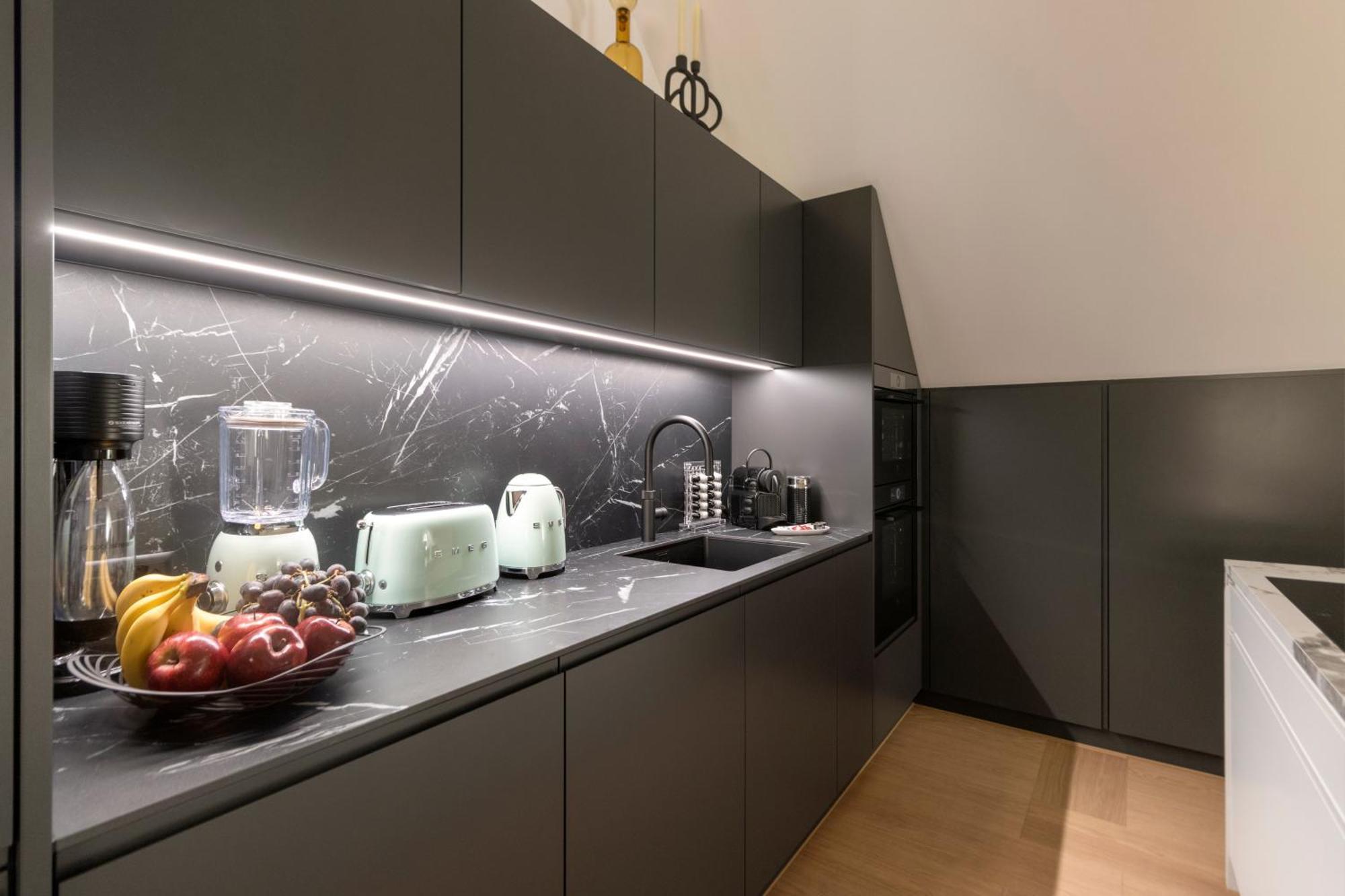 Apartment Bahnhofstrasse Designer Penthouse Private Rooftop *