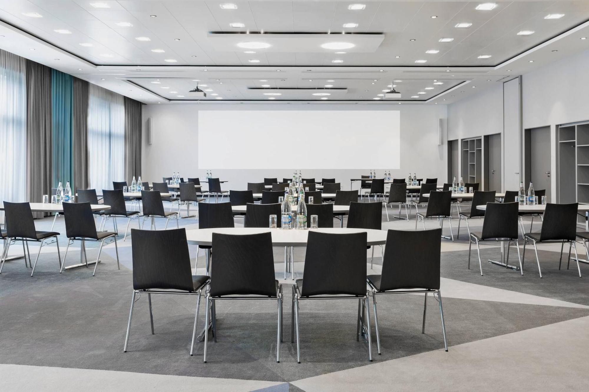 Courtyard By Marriott Nord Hotel
