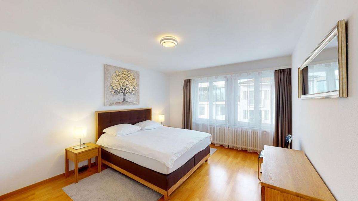 Executive 2 Bedroom Flat Near To The - D10 *