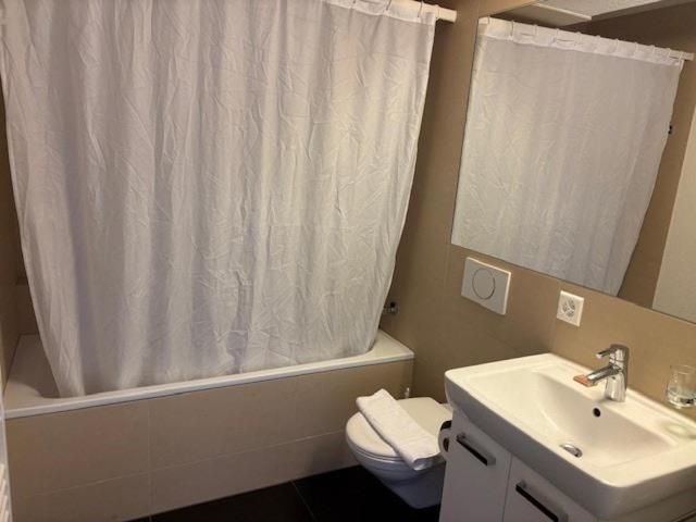 Cozy 1br In Popular Kreis 3 - West 11 Apartment *