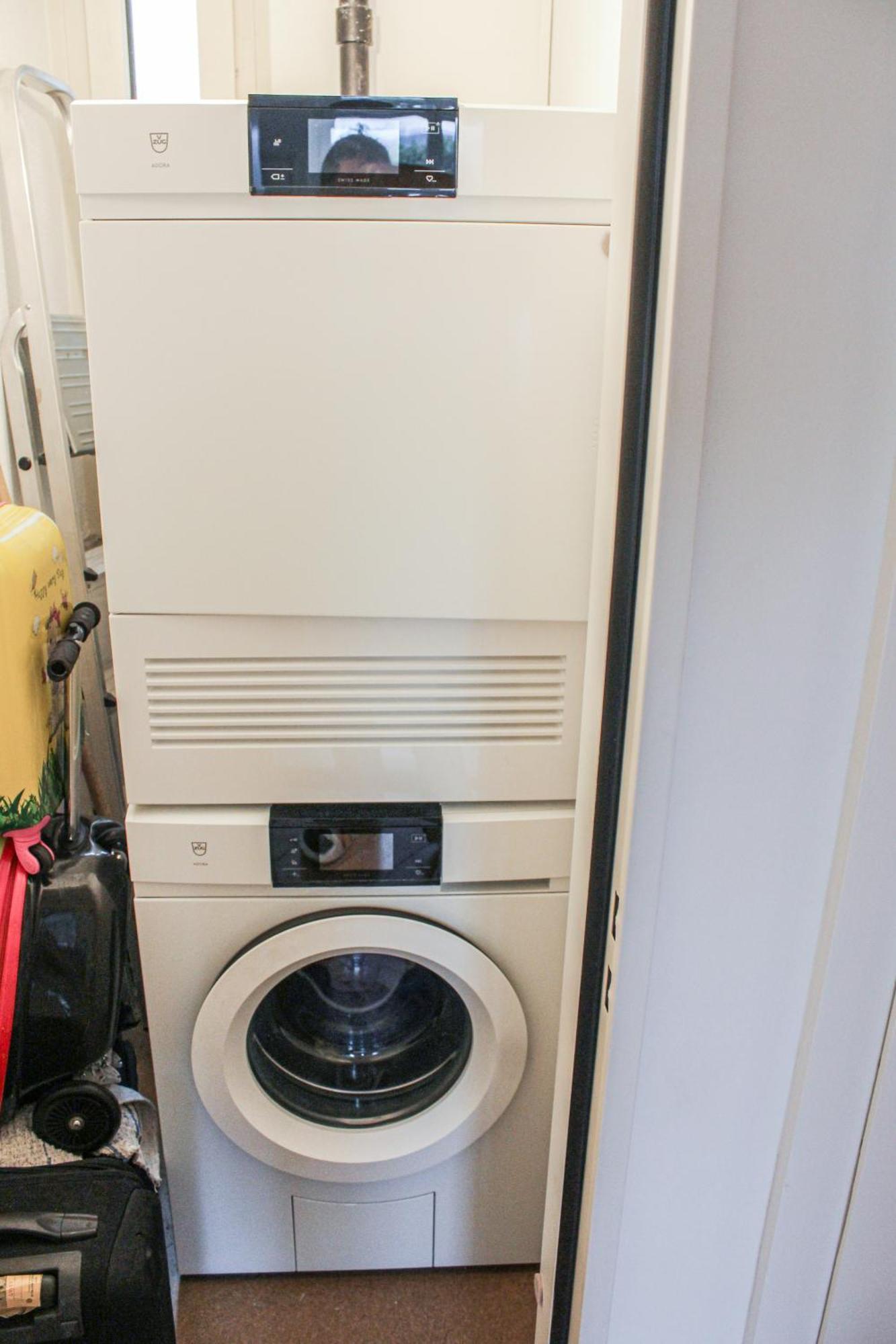 Homestay Downtown - Large, Quiet Private 