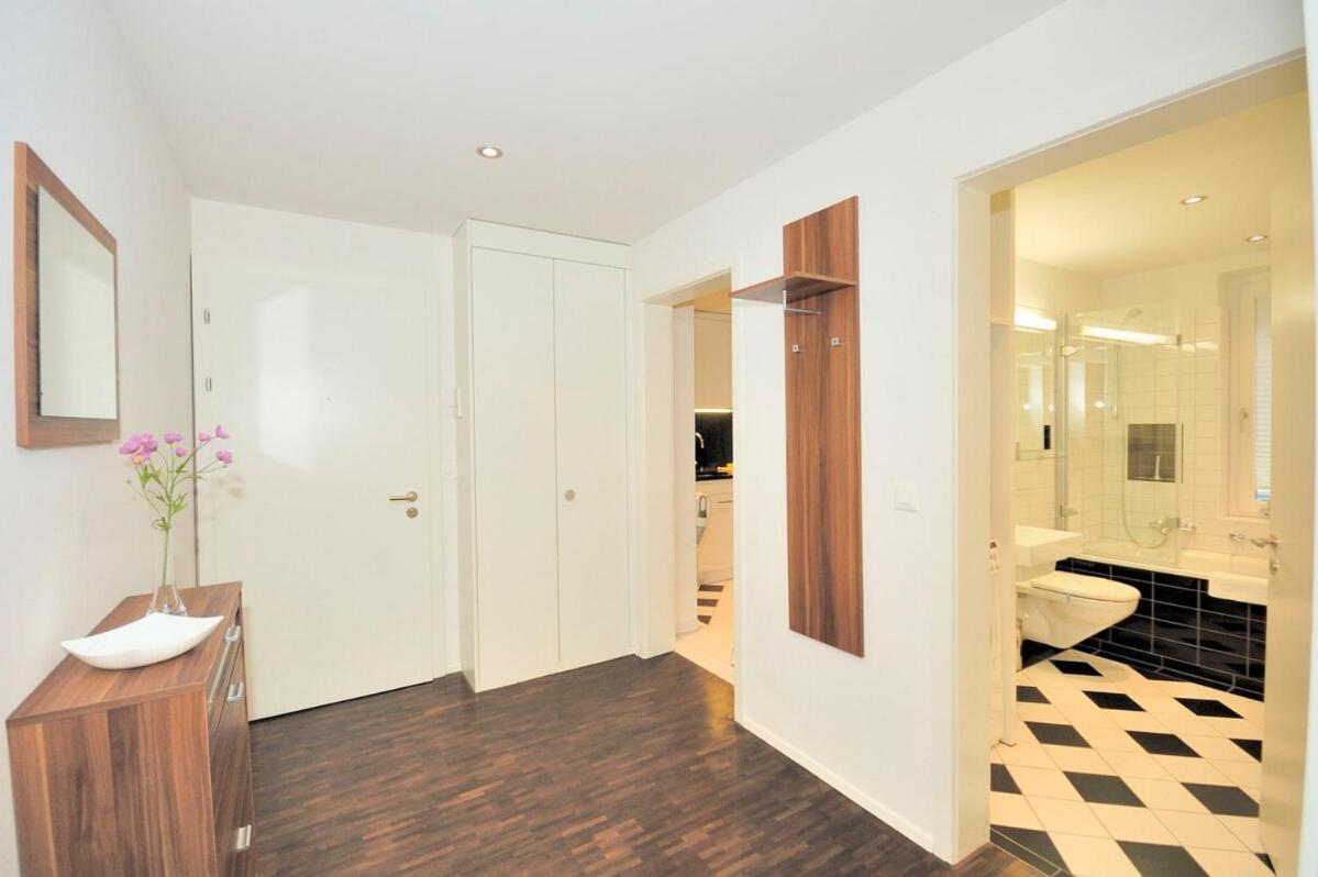 Apartment 1br With Balcony Near - Flower 1 *