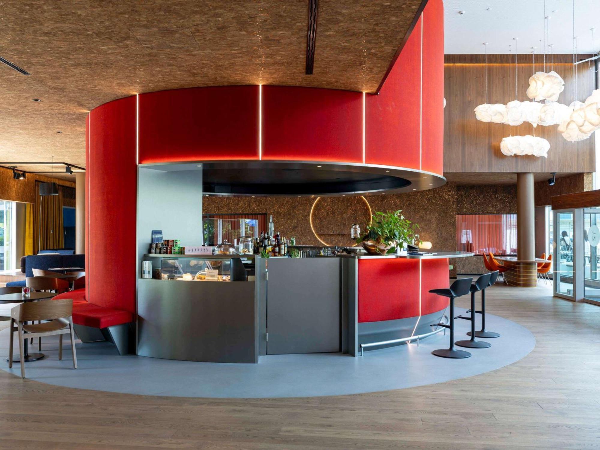 Novotel West Hotel 4*