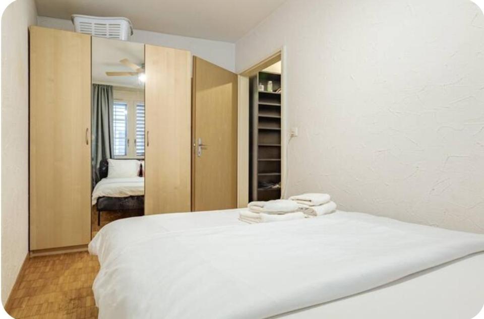 5-mins Walk To Main Station - Center Apartment *