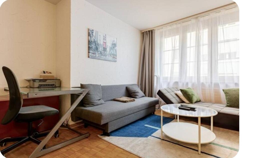 5-mins Walk To Main Station - Center *