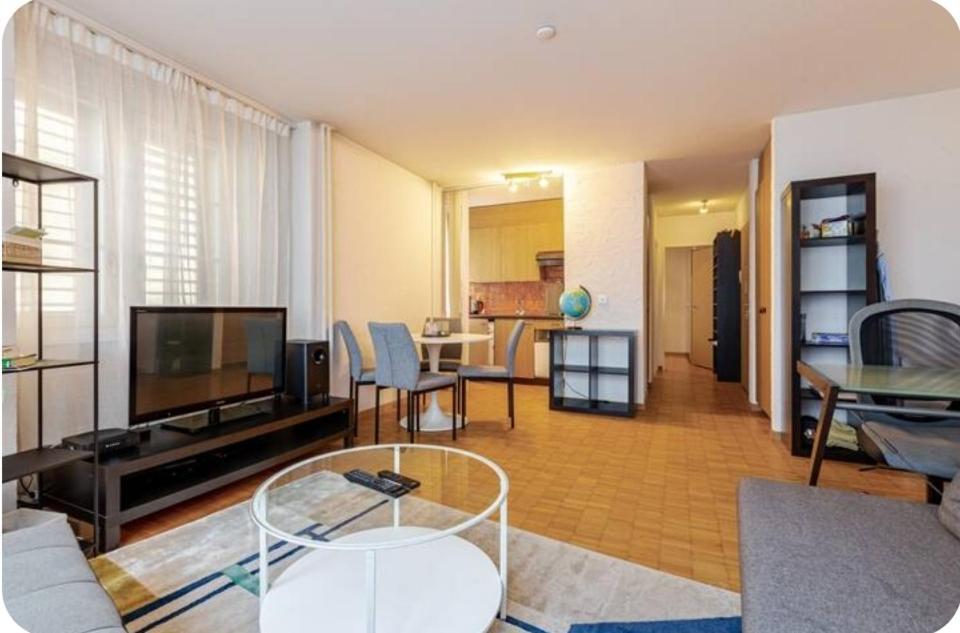 Apartment 5-mins Walk To Main Station - Center *