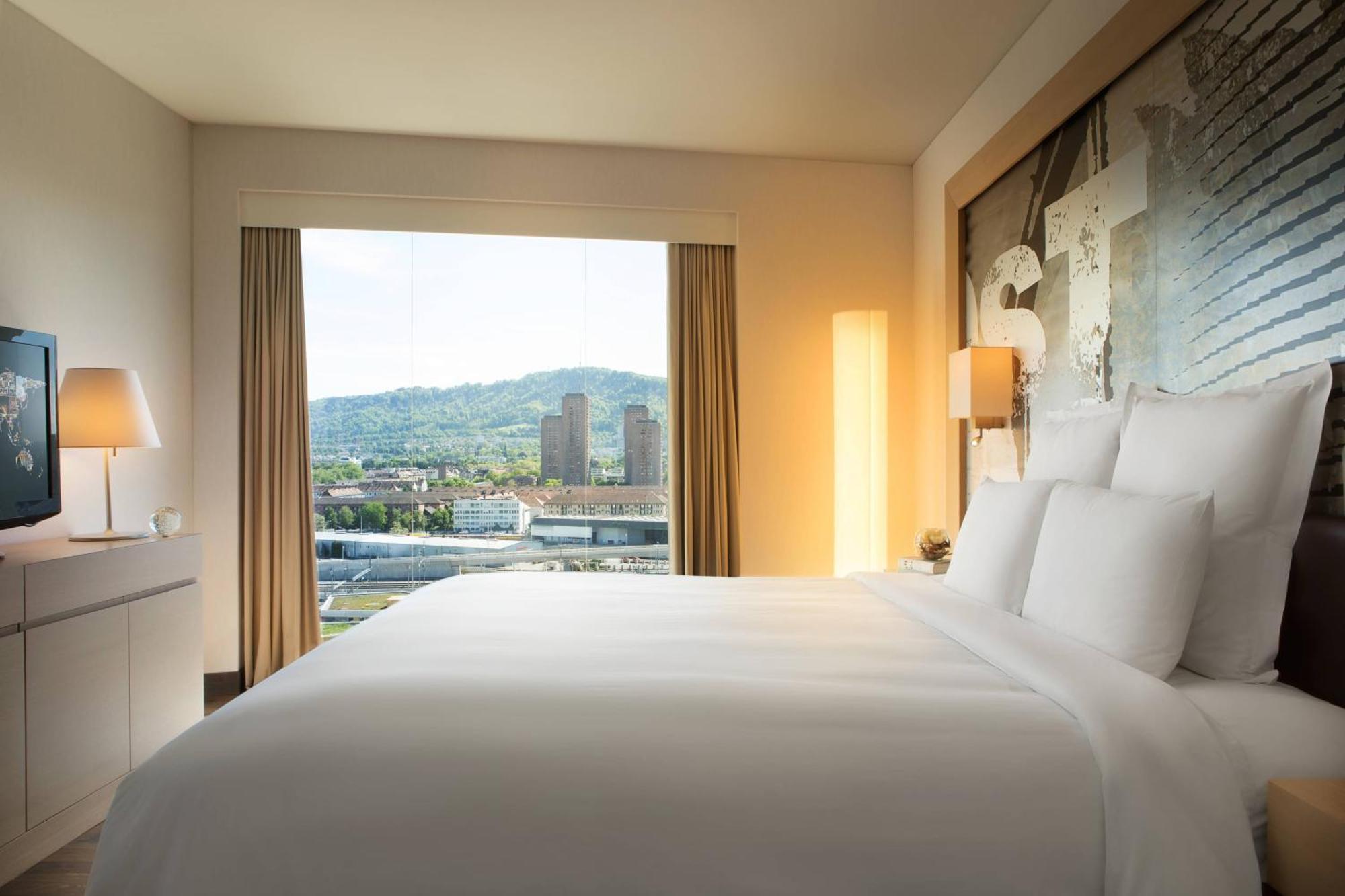 Renaissance Tower 5*
