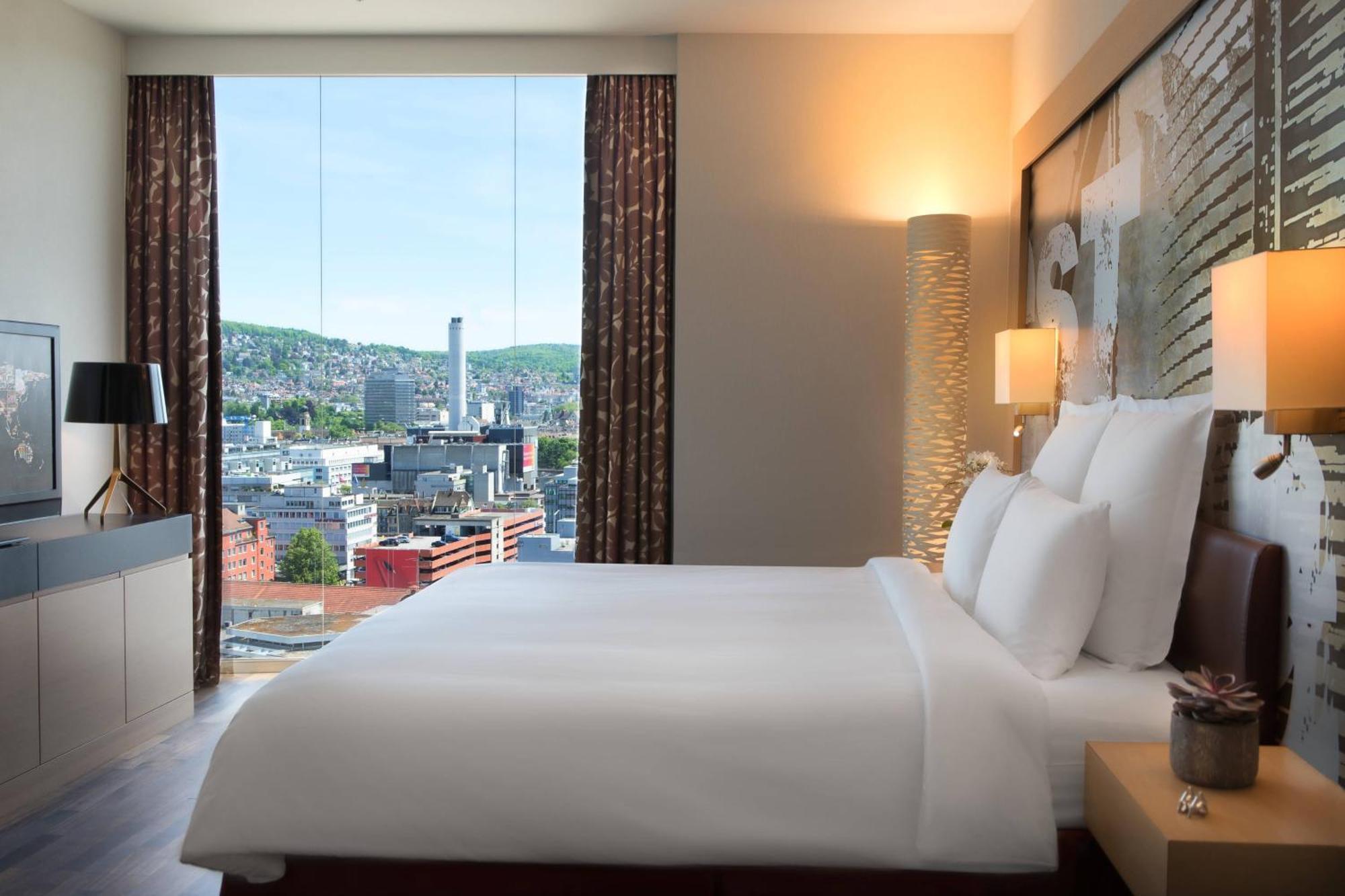 Renaissance Tower Hotel 5*