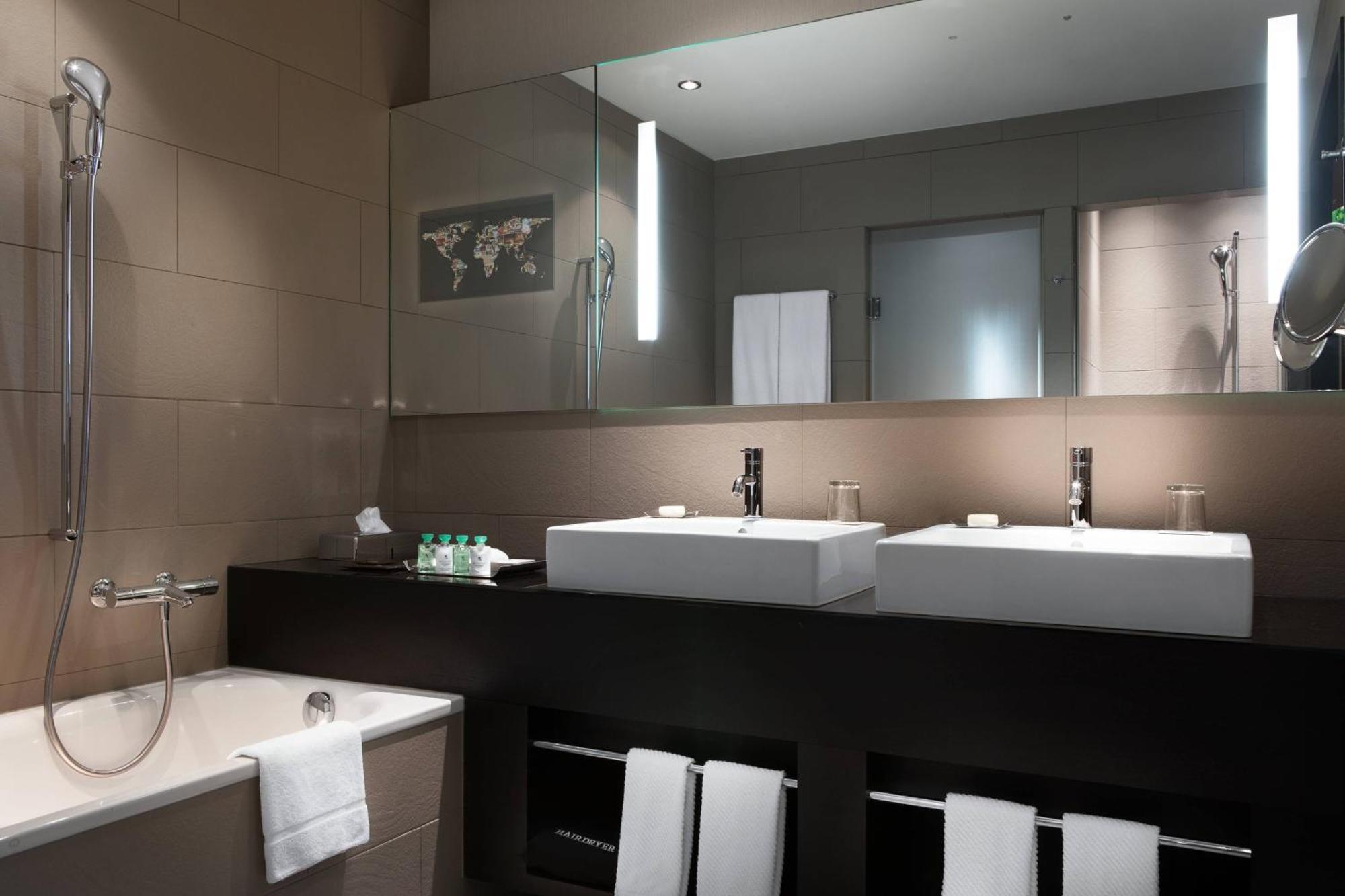 Hotel Renaissance Tower 5*