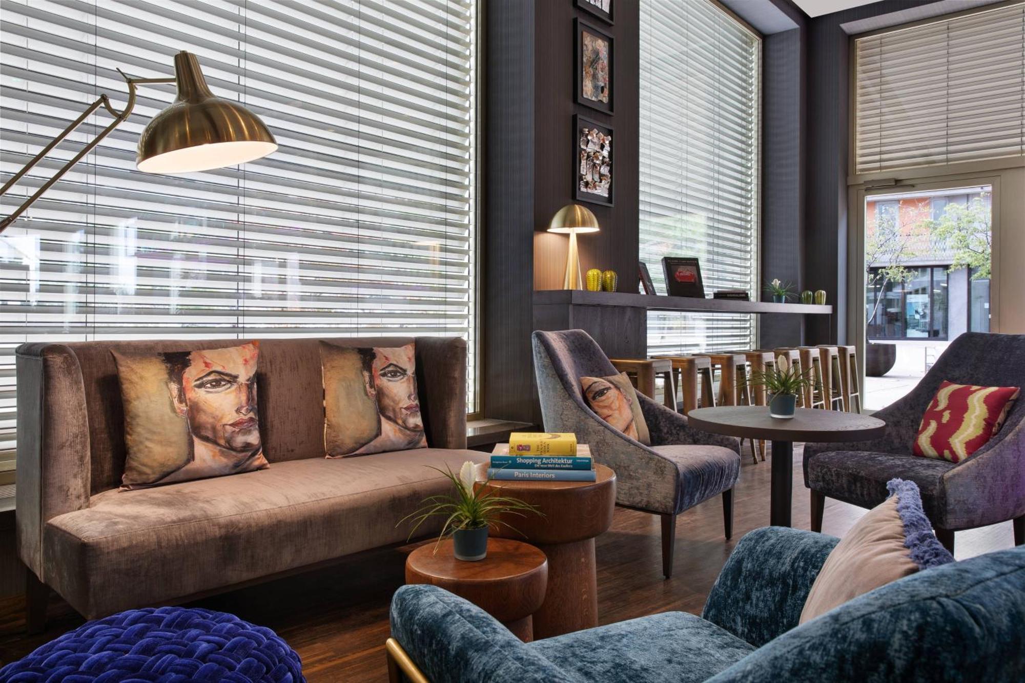 Renaissance Tower Hotel 5*