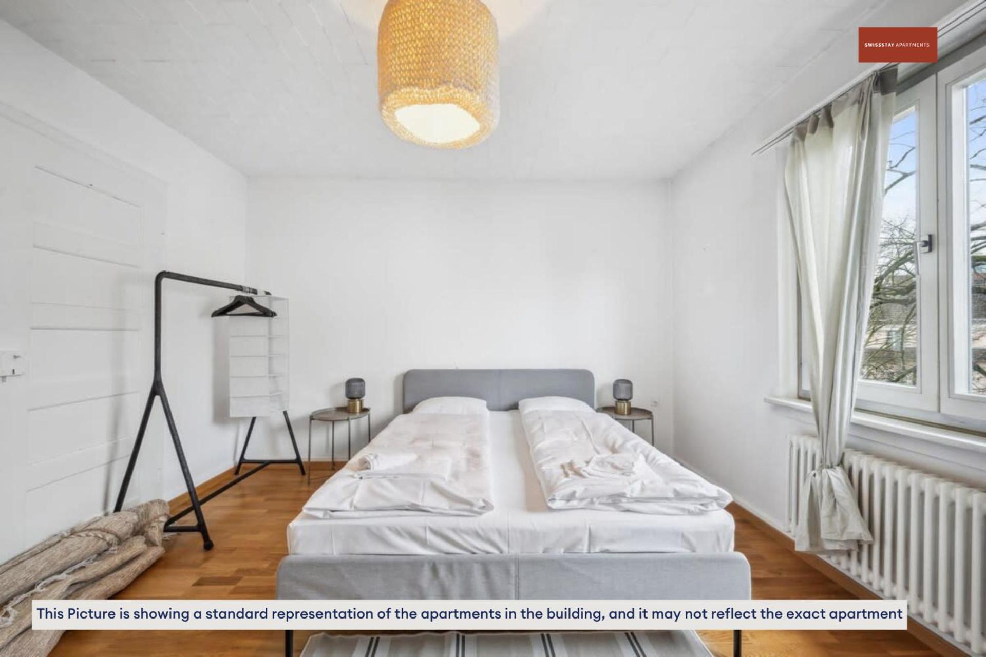 Chic 3-bedroom Near Center Apartment *