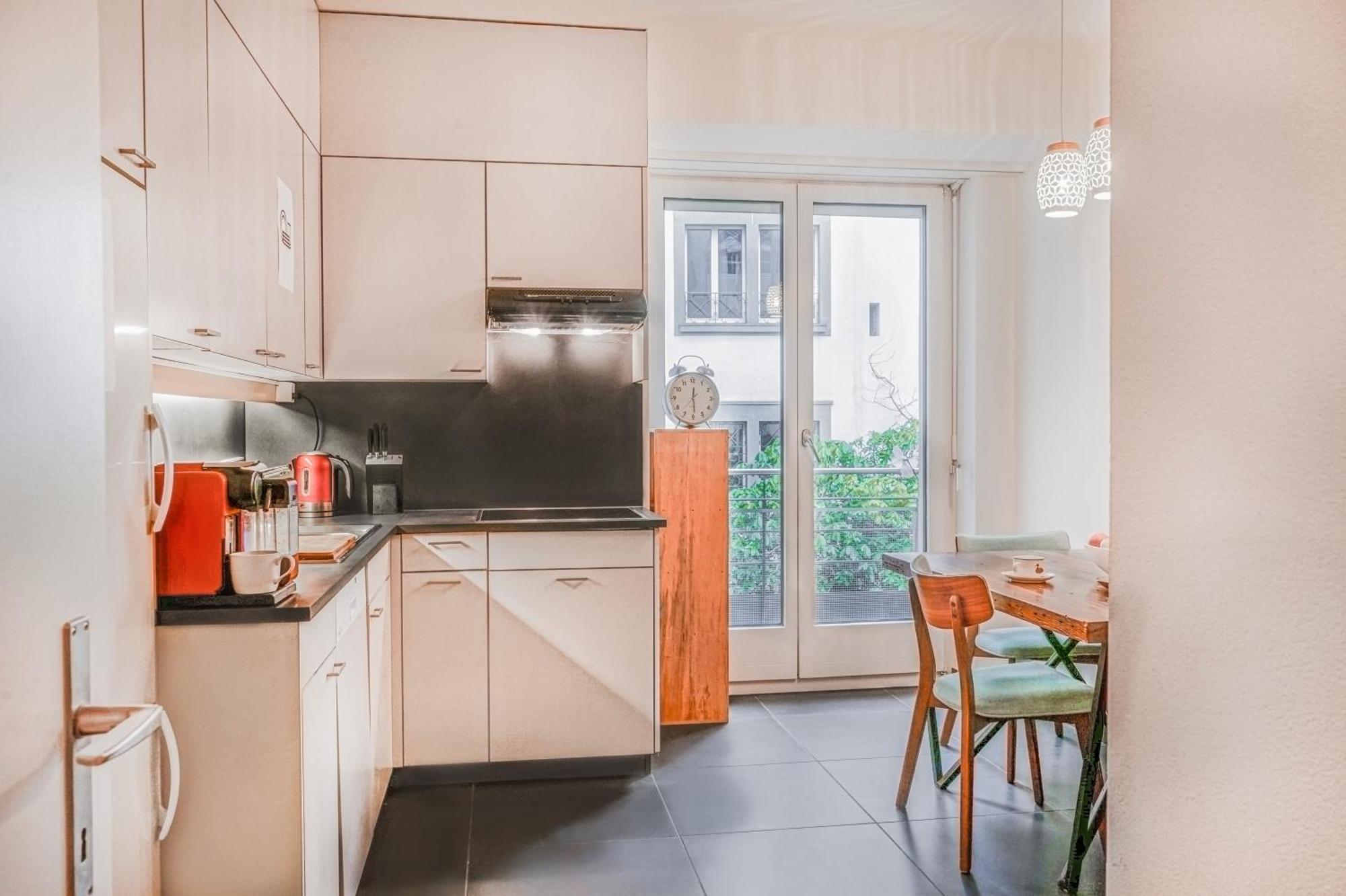 Downtown - Large, Quiet Private 