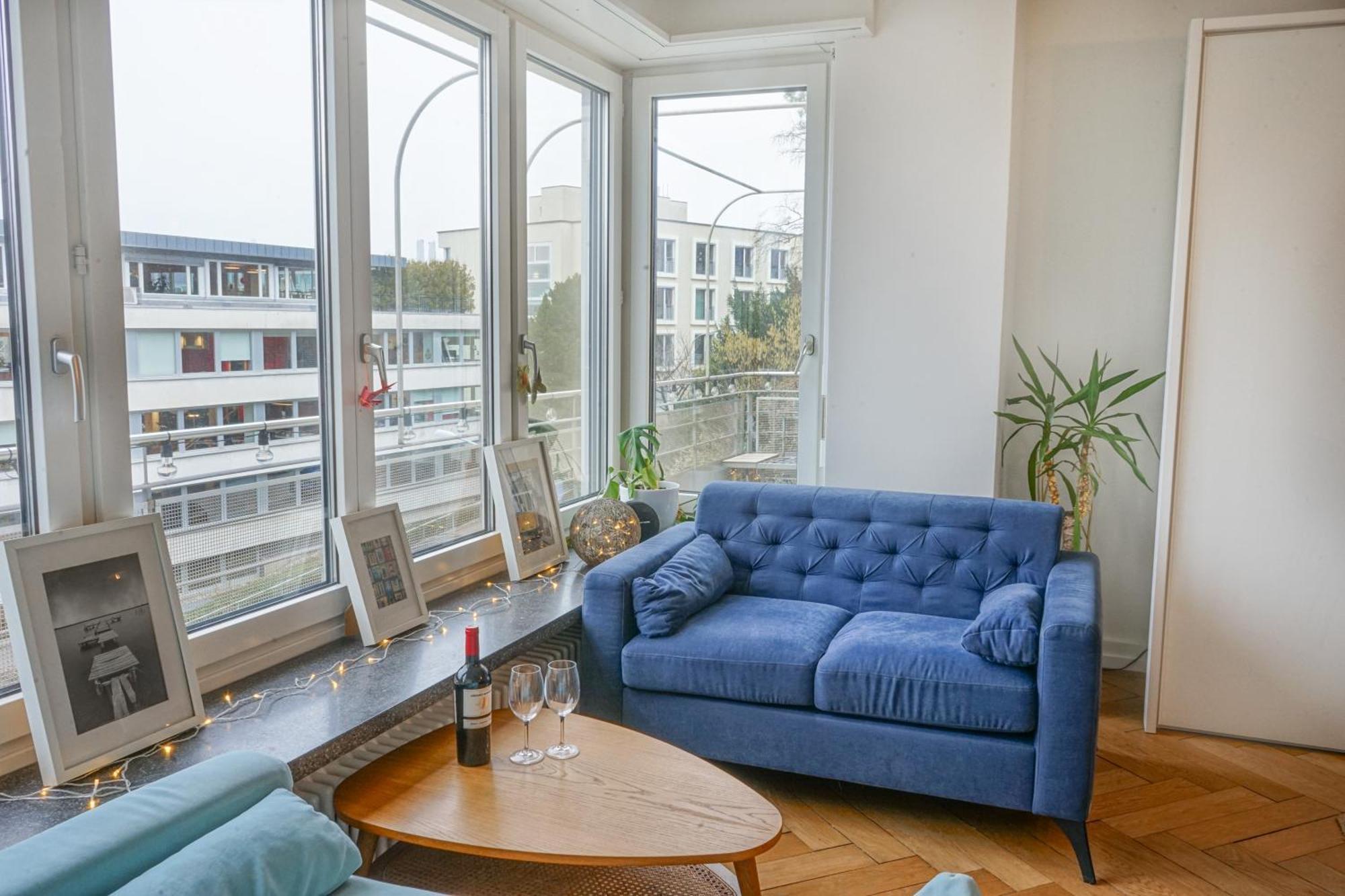 Downtown - Large, Quiet Private 