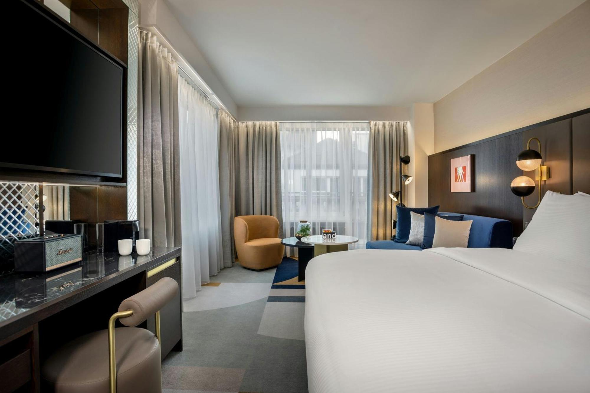 Neues Schloss Privat Zurich, Autograph Collection 5*