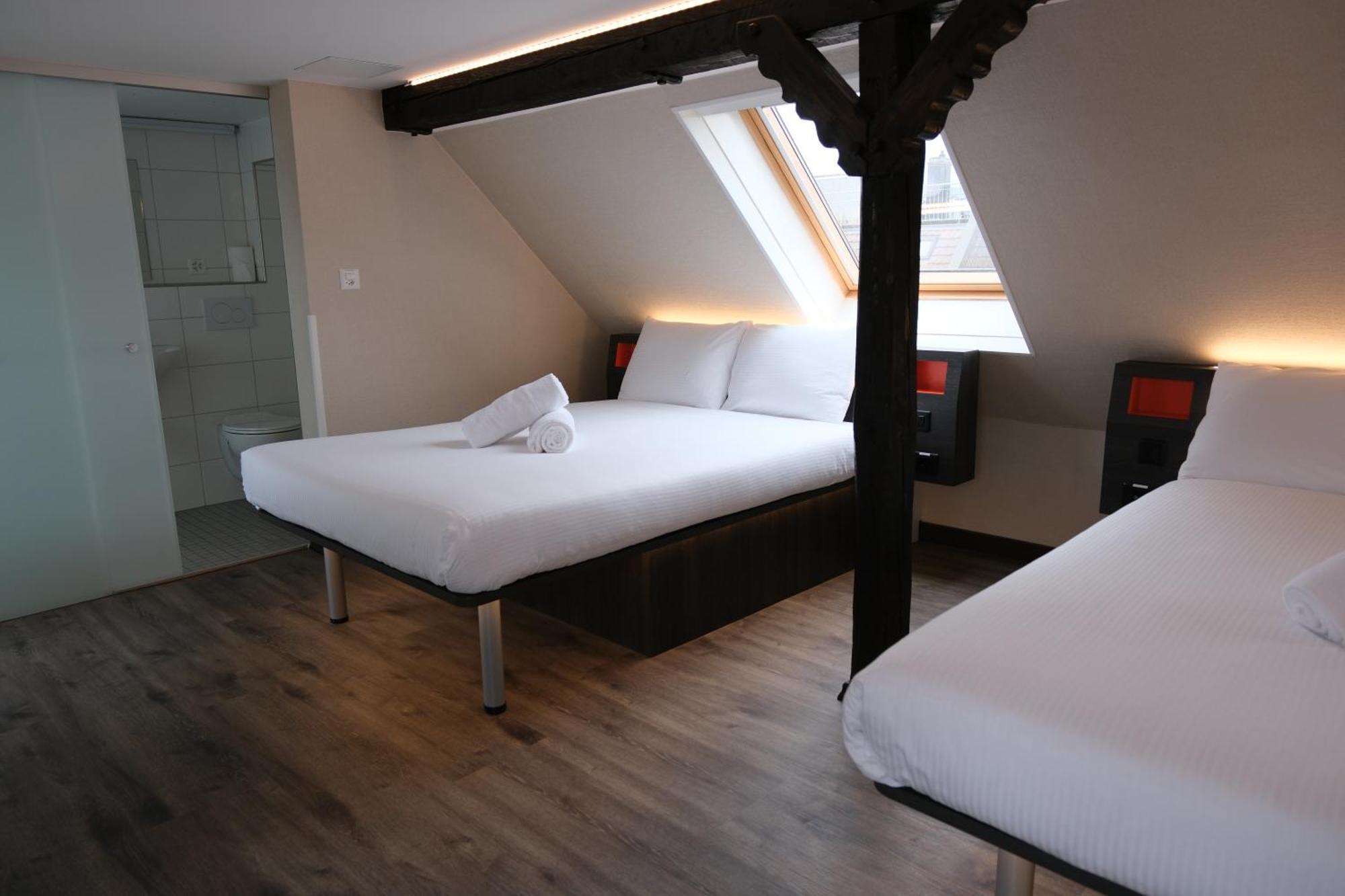 Easyhotel Main Station Hotel *