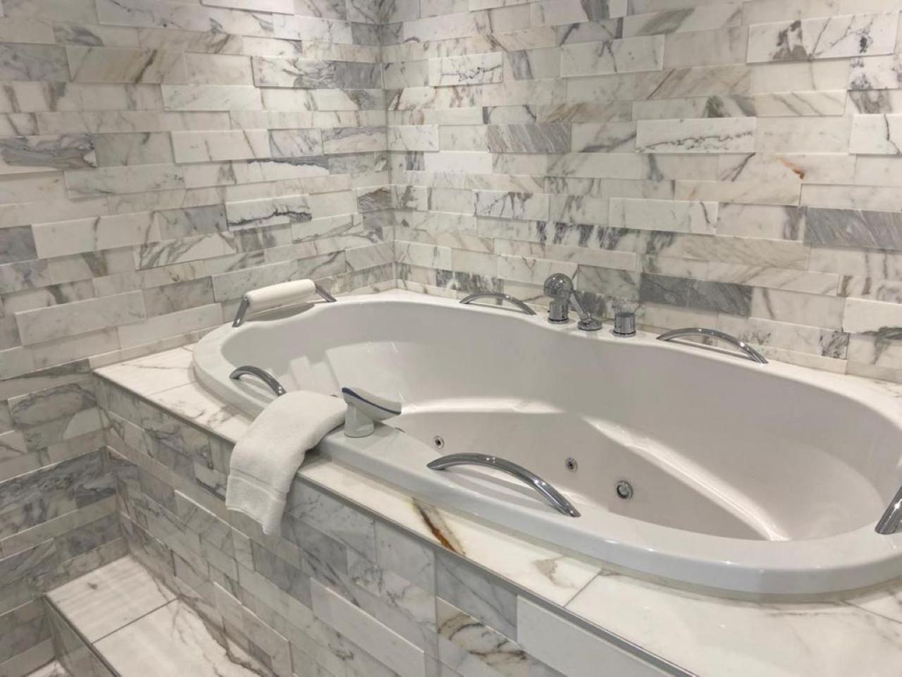 250sqm High End With Ac & Parking Apartment