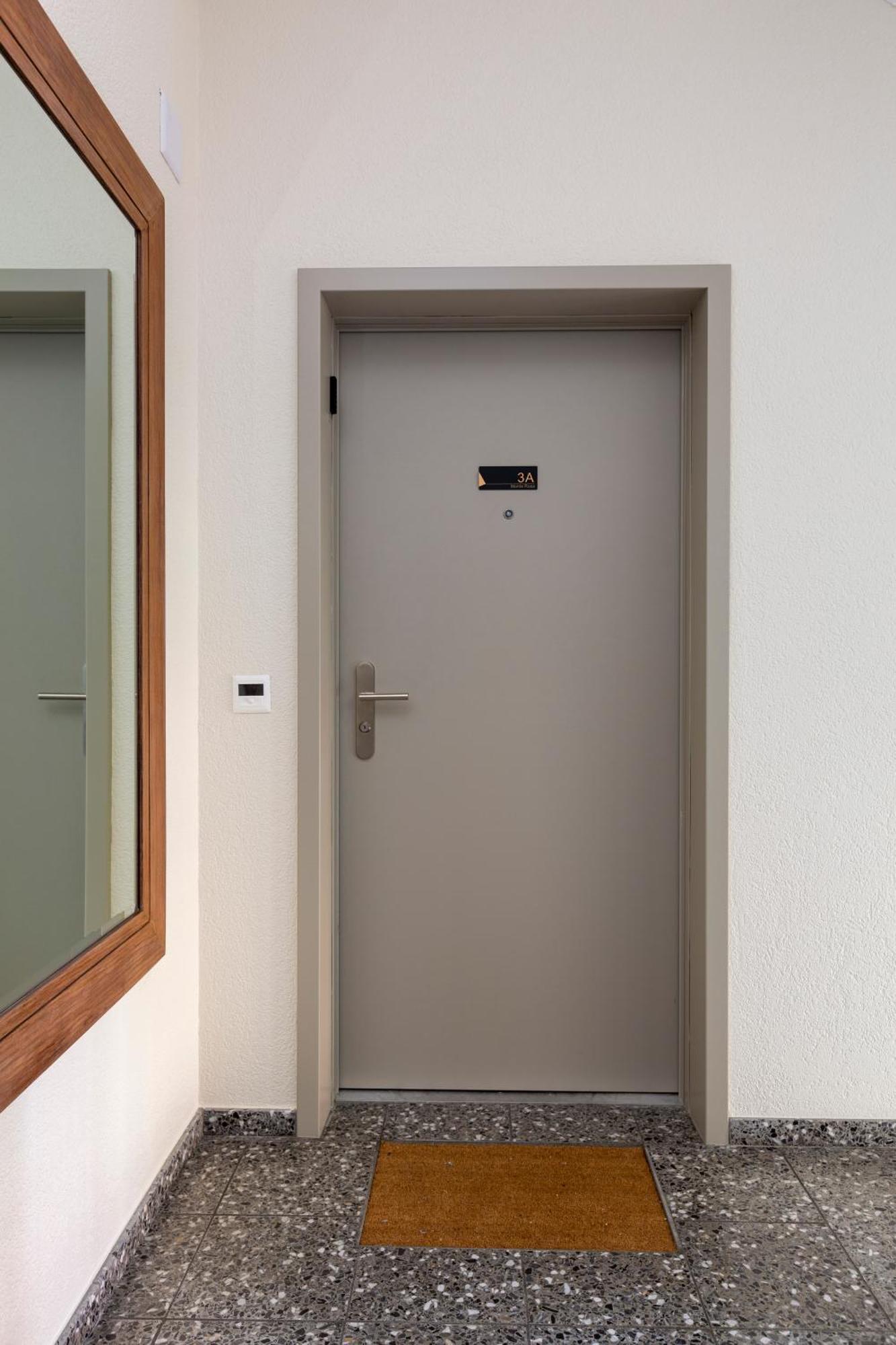 Kaya 3a - Downtown 2br With Balcony Apartment *