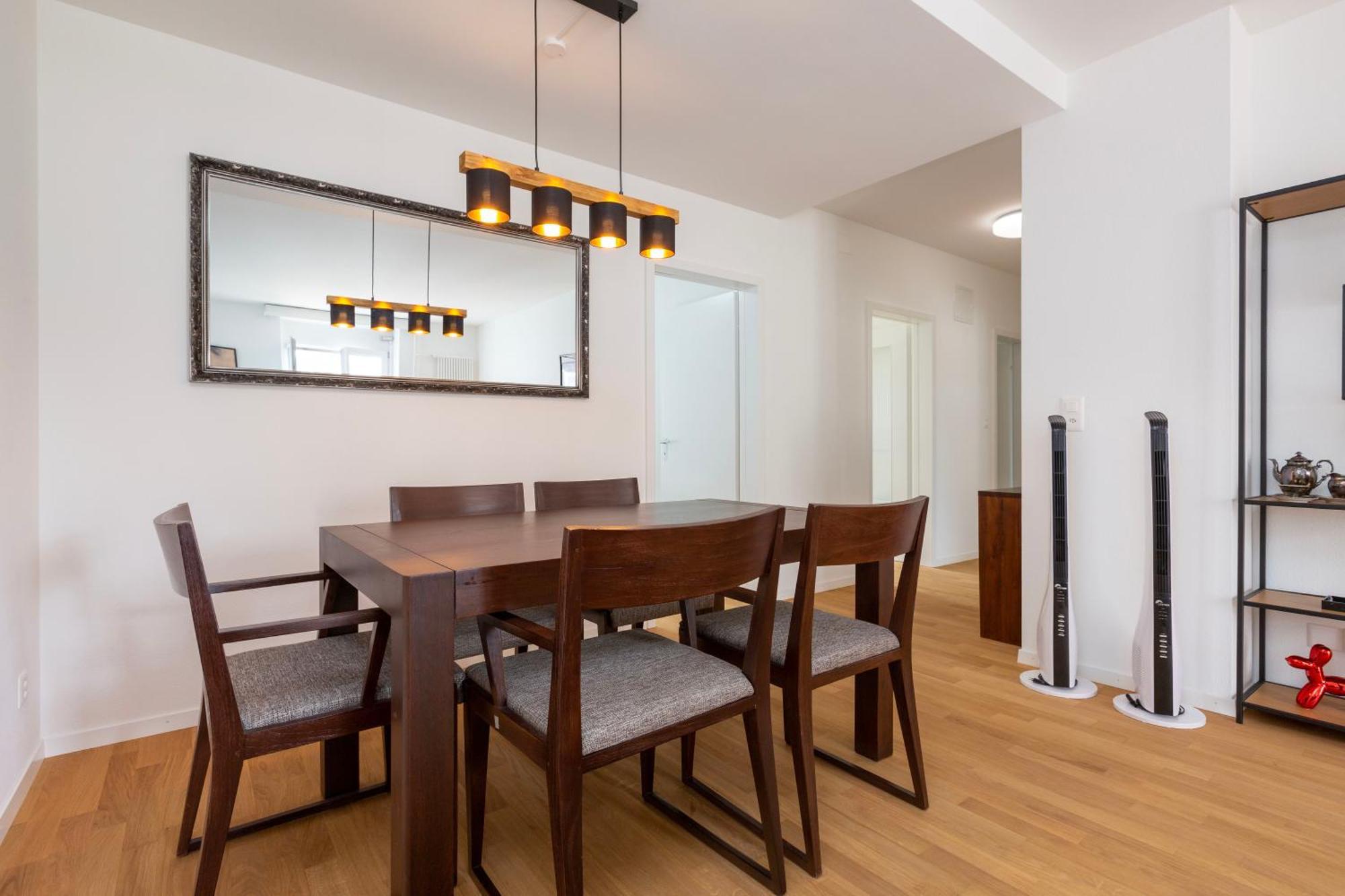 Kaya 3a - Downtown 2br With Balcony Apartment