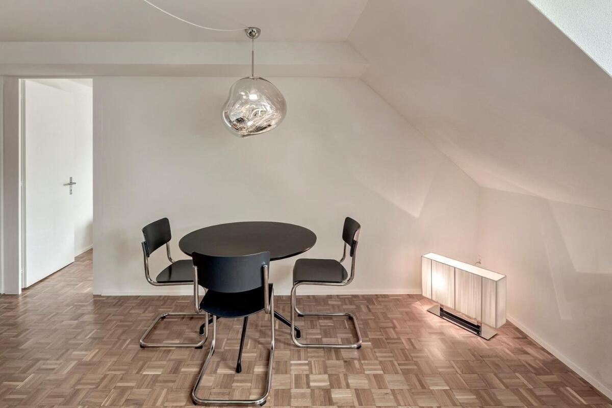 Prime With Designer Furniture In District 4 Apartment