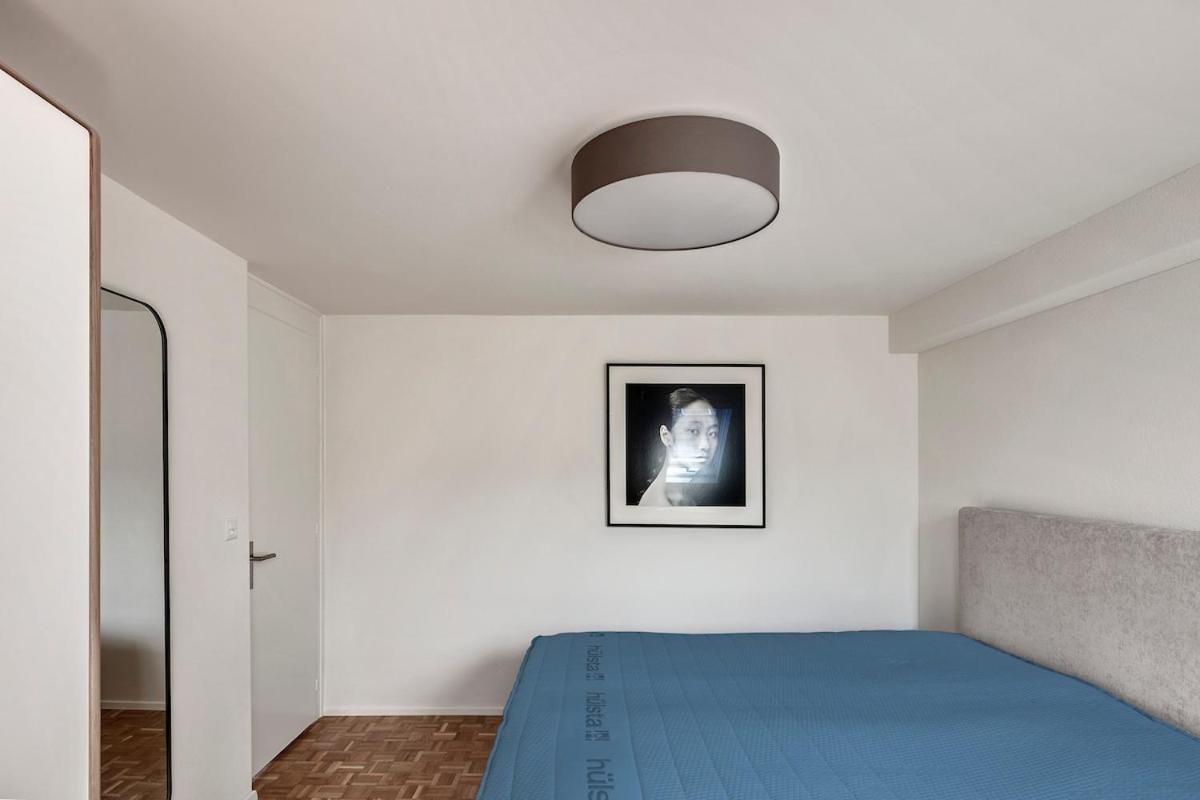 Prime With Designer Furniture In District 4 Apartment Zurich