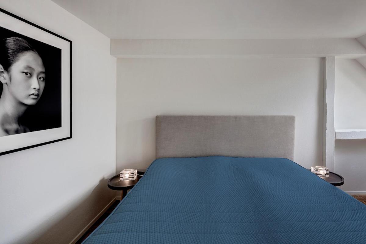 Prime With Designer Furniture In District 4 Apartment Zurich