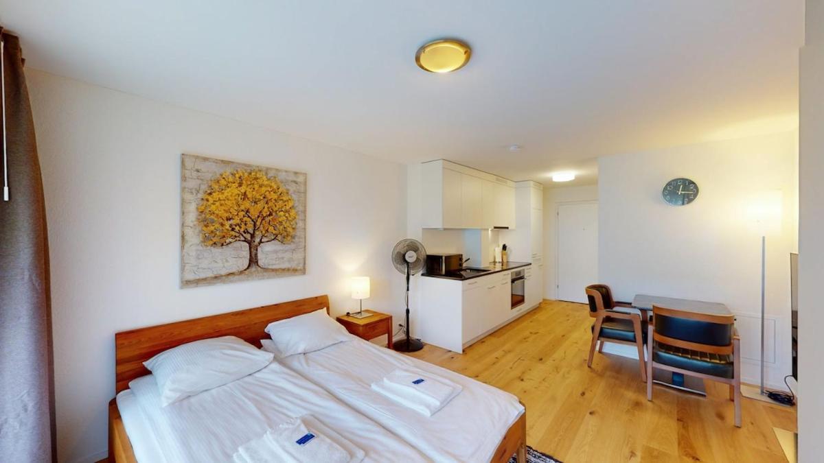 Sunny In The Center - Sun 2 * Zurich