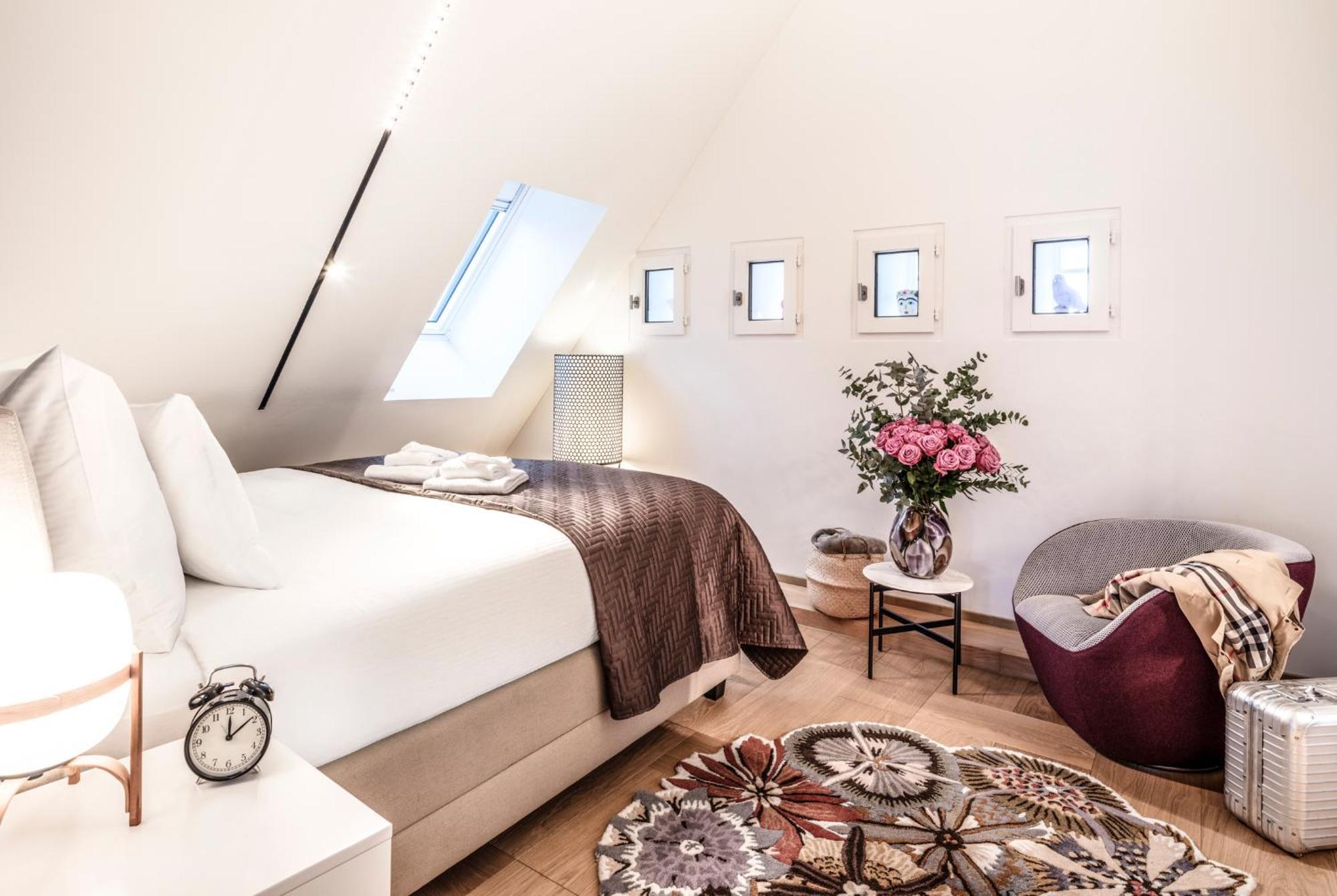 Bahnhofstrasse Designer Penthouse Private Rooftop *