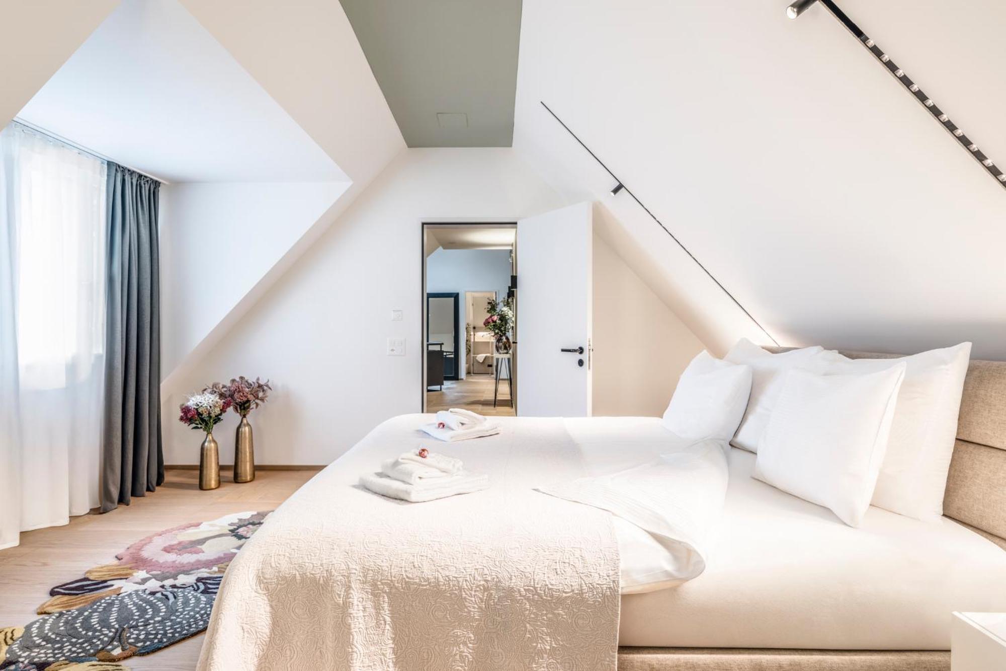 Bahnhofstrasse Designer Penthouse Private Rooftop * Zurich