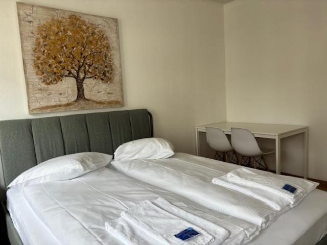 Centrally Located Nearby - Cross 8